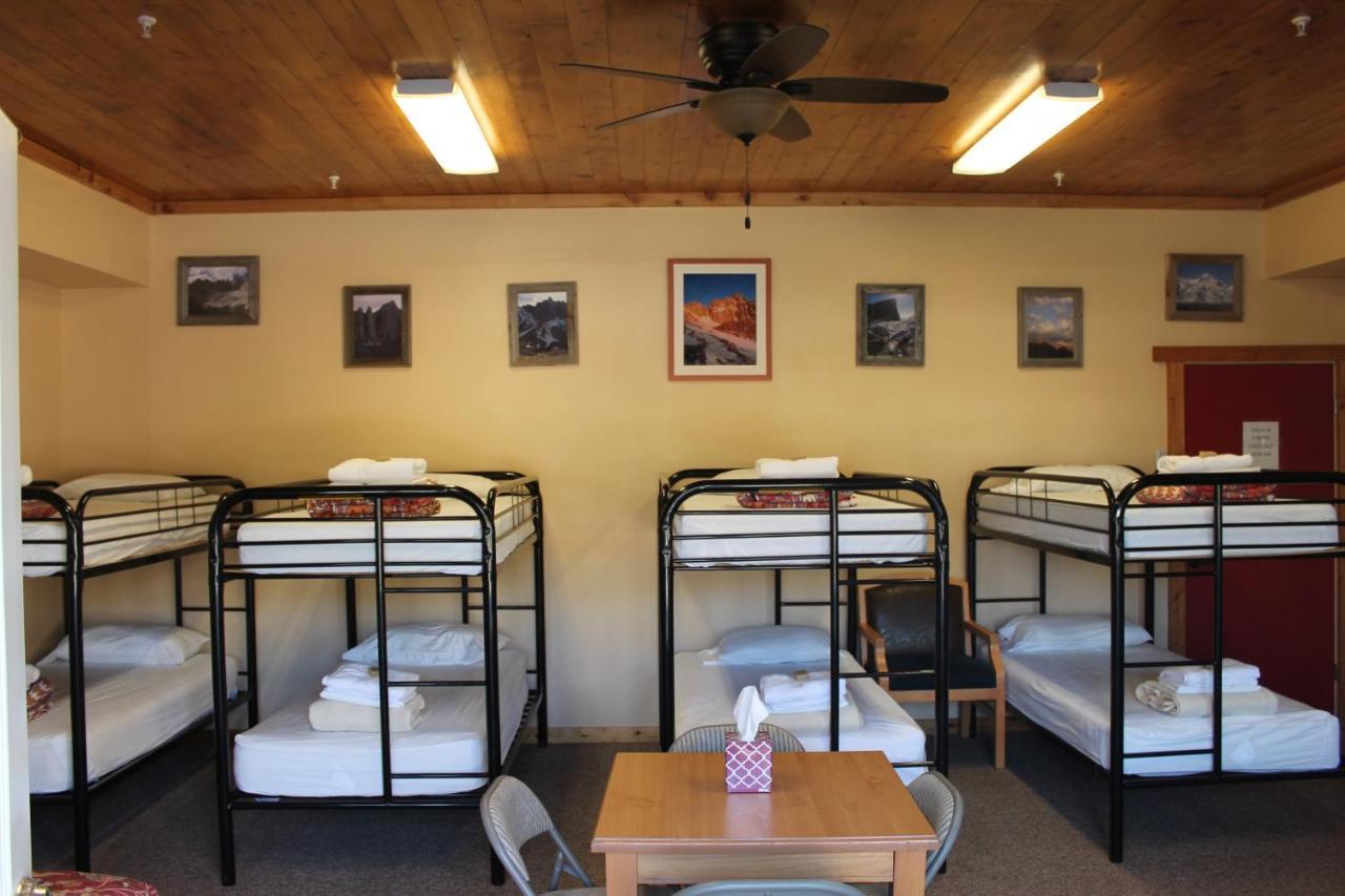 Whitney Portal Hotel And Hostel Lone Pine Δωμάτιο φωτογραφία